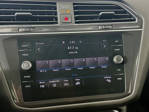 Used 2020 Volkswagen Tiguan SE AWD/4WD image 19