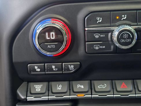 Used 2020 GMC Sierra 2500 Denali w/ Denali Ultimate Package AWD/4WD image 18
