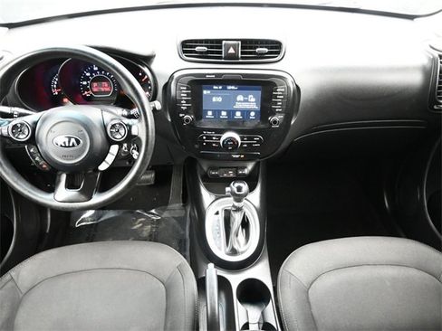 Used 2019 Kia Soul + image 17