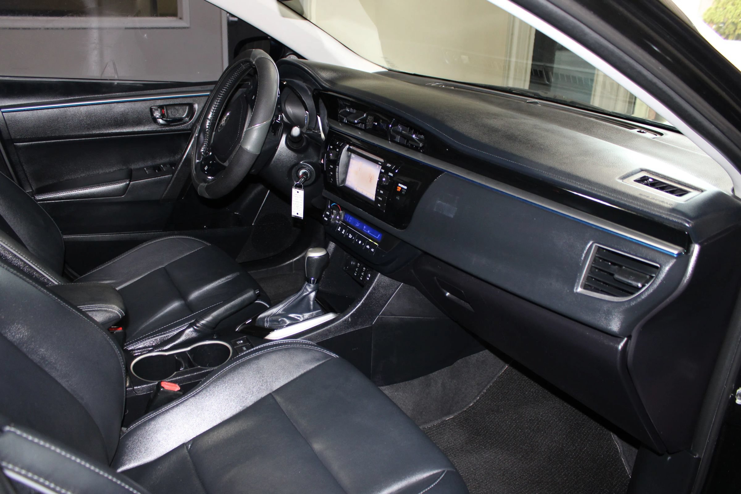 Used 2014 Toyota Corolla S Premium FWD image 27