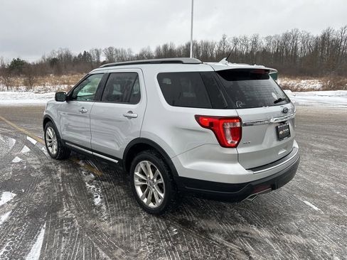 Used 2018 Ford Explorer XLT w/ Equipment Group 202A image 7