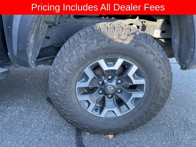 Used 2021 Toyota Tacoma TRD Off-Road w/ Technology Package AWD/4WD image 4