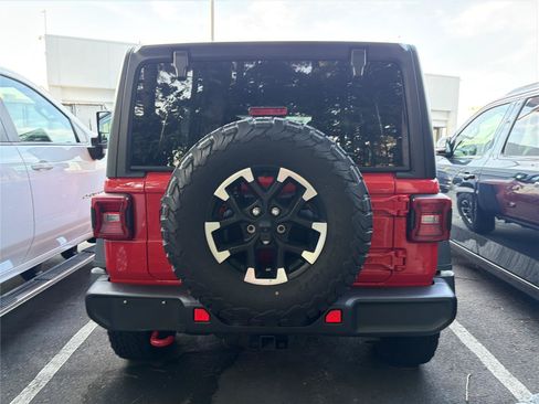 Used 2025 Jeep Wrangler Unlimited Rubicon AWD/4WD image 4