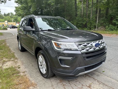 Used 2018 Ford Explorer XLT image 1