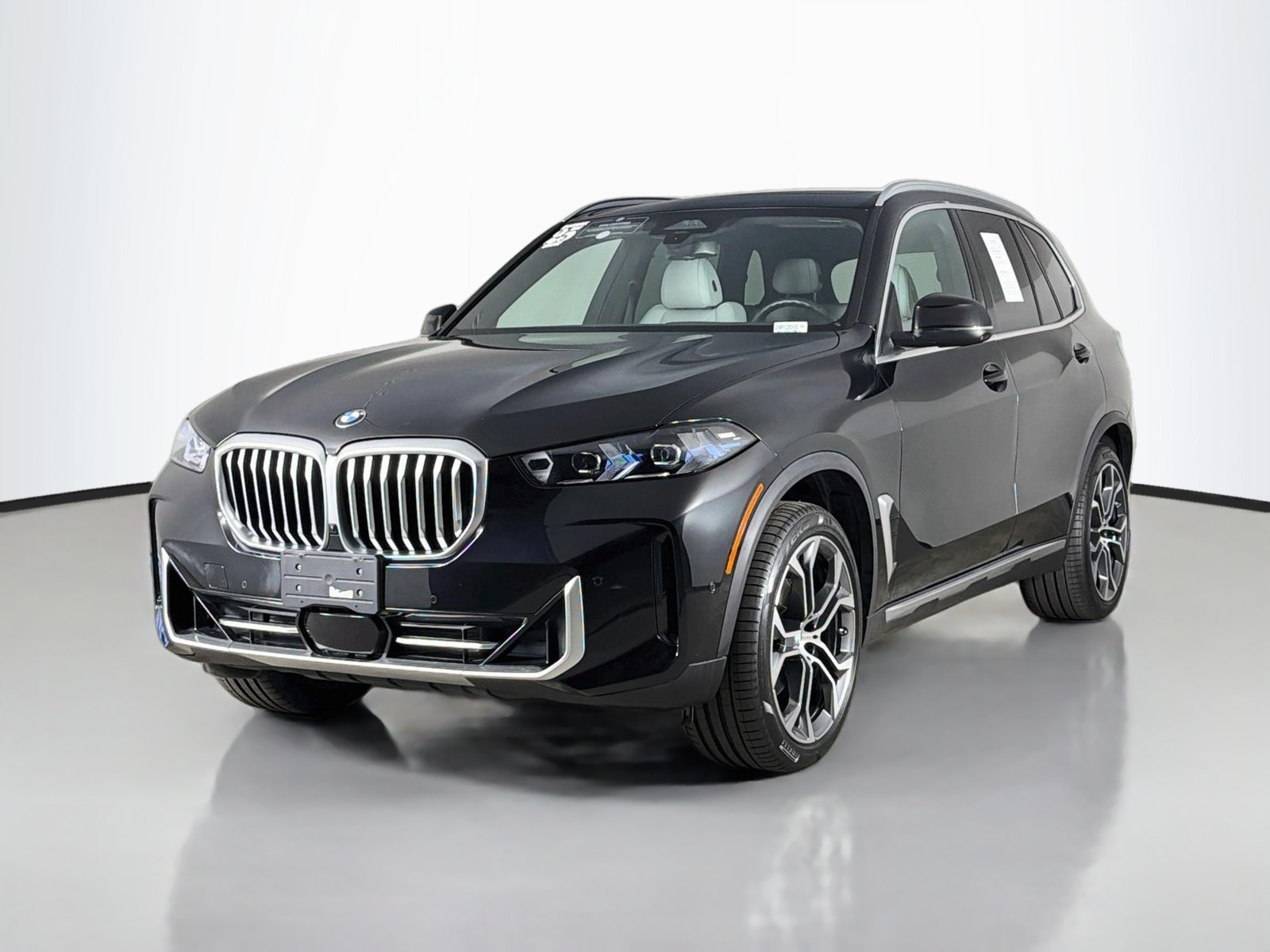 Certified 2025 BMW X5 sDrive40i w/ Parking Assistance Package RWD image 3