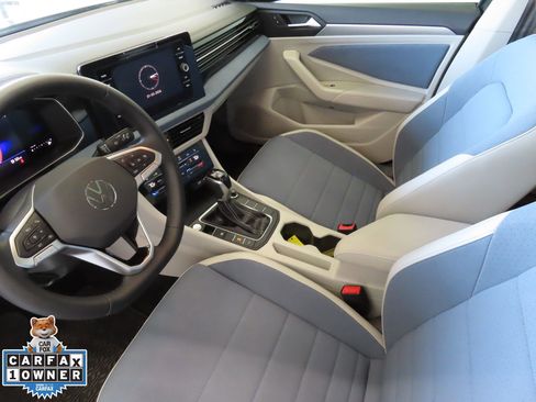 Used 2025 Volkswagen Jetta SE image 22