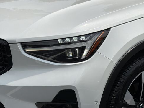 Certified 2025 Volvo XC40 B5 Ultra AWD/4WD image 6