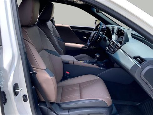 Used 2025 Lexus ES 350 Ultra Luxury FWD image 9