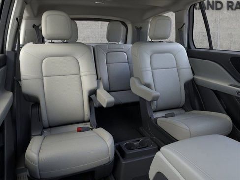 New 2026 Lincoln Aviator Premiere image 11