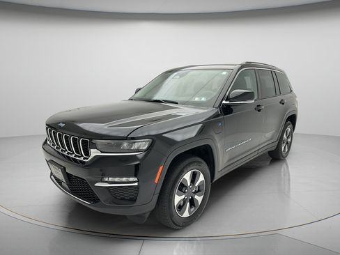 Used 2024 Jeep Grand Cherokee Limited 4xe AWD/4WD image 3