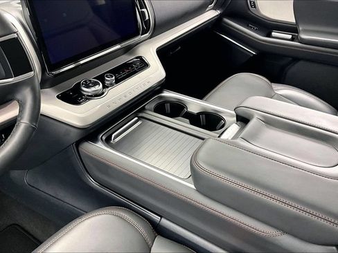 Used 2025 Ford Expedition Max Active AWD/4WD image 15
