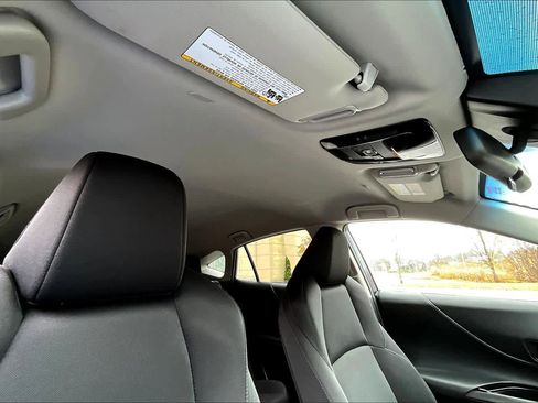 Used 2023 Toyota Venza LE image 12