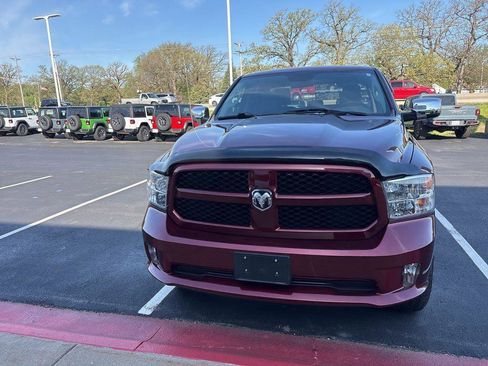 Used 2017 RAM 1500 Express w/ Express Value Package AWD/4WD image 3