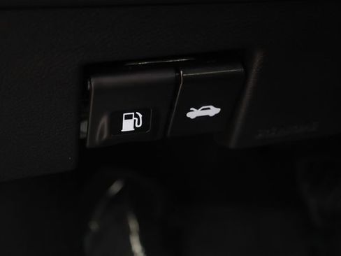 Certified 2025 Nissan Versa SV w/ Trunk Package FWD image 9