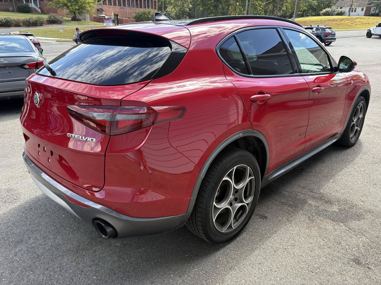 Used 2023 Alfa Romeo Stelvio Ti AWD/4WD image 5