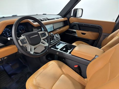 Used 2024 Land Rover Defender 90 S image 10