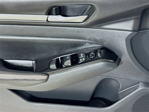 Used 2024 Nissan Altima 2.5 SR image 15