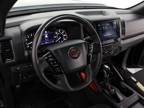 Used 2024 Nissan Frontier PRO-4X w/ Technology Package AWD/4WD image 8