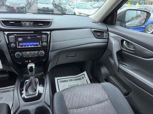 Used 2019 Nissan Rogue S FWD image 17