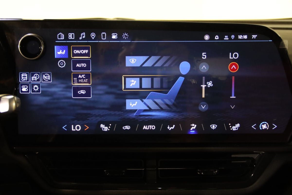 Used 2025 Chevrolet Equinox EV RS FWD image 52