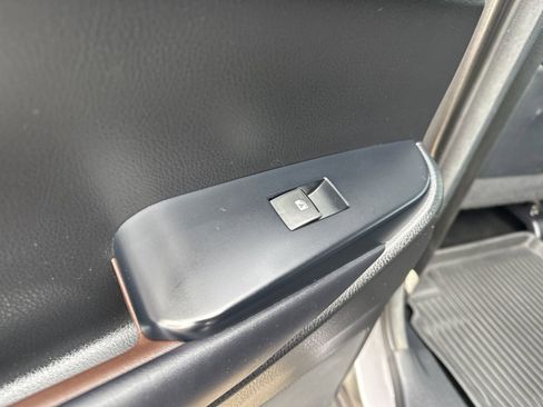 Used 2018 Toyota Highlander Limited w/ Carpet Mat Package (TMS) AWD/4WD image 35