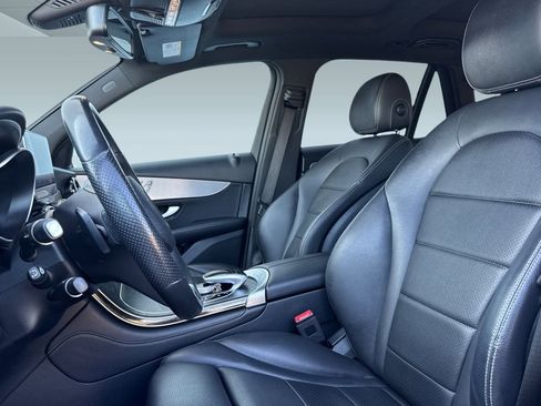 Used 2019 Mercedes-Benz GLC 350e 4MATIC image 5