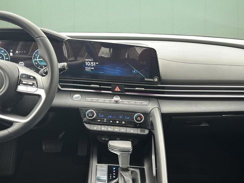 Certified 2025 Hyundai Elantra Limited image 23