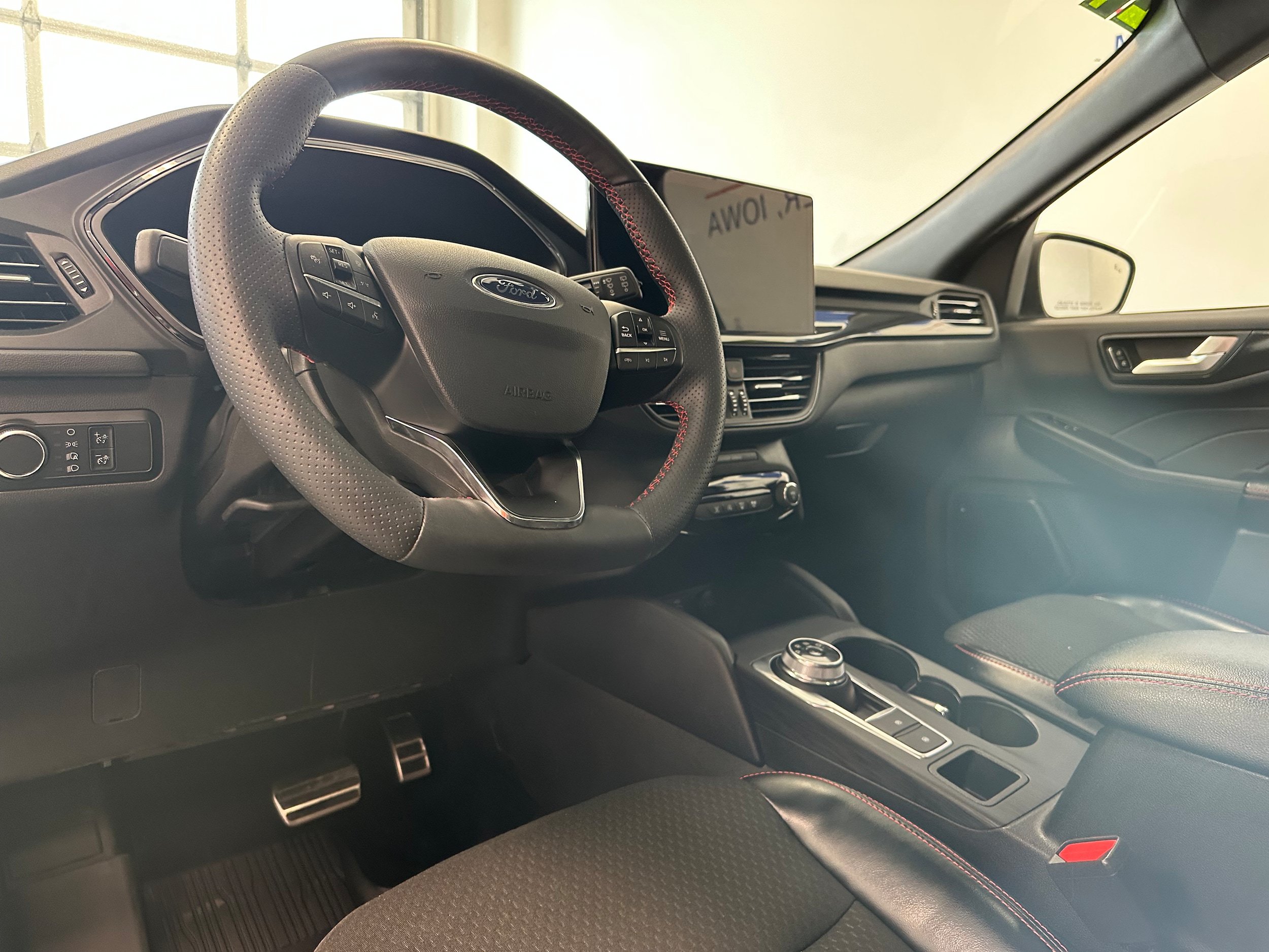 Used 2024 Ford Escape ST-Line w/ Tech Pack #1 AWD/4WD image 9