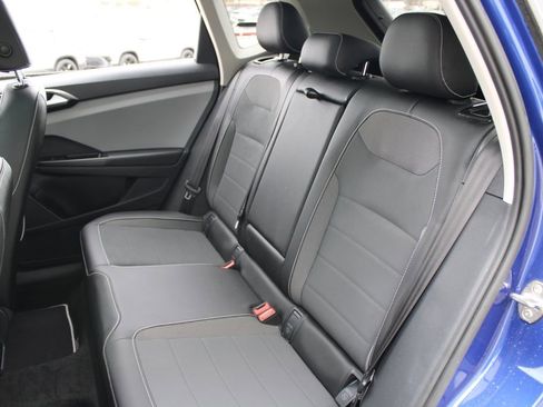 Certified 2023 Volkswagen Taos SE w/ Panoramic Sunroof Package image 22