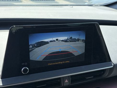 Used 2024 Toyota Prius Prime FWD image 10