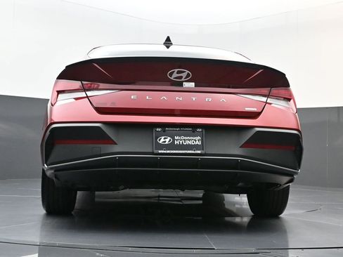 Certified 2025 Hyundai Elantra SEL image 24