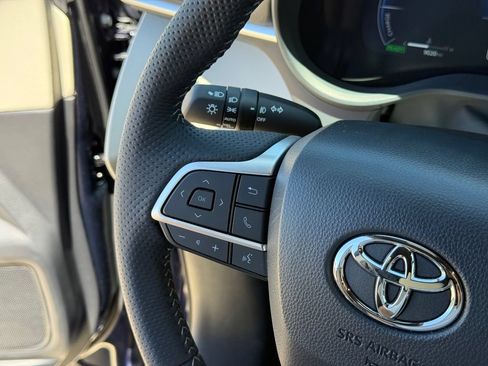 Certified 2026 Toyota Sienna Limited FWD image 11