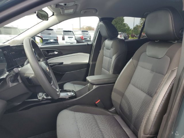 Used 2025 Chevrolet Trax LT FWD image 9