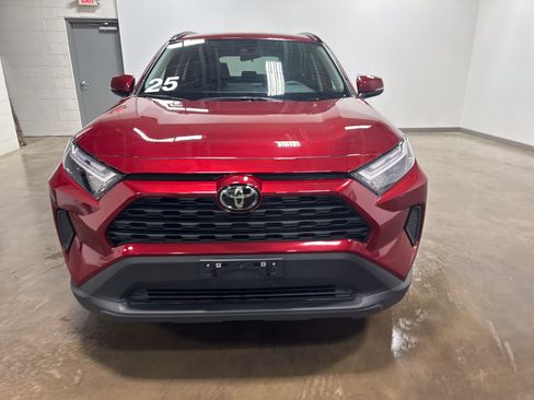 Used 2025 Toyota RAV4 XLE AWD/4WD image 9