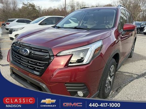 Used 2023 Subaru Forester Premium image 1