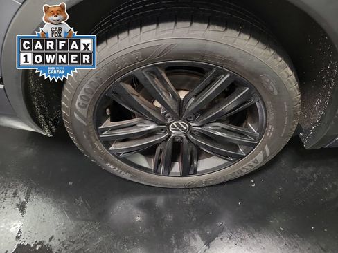 Used 2022 Volkswagen Tiguan SE R-Line FWD image 11