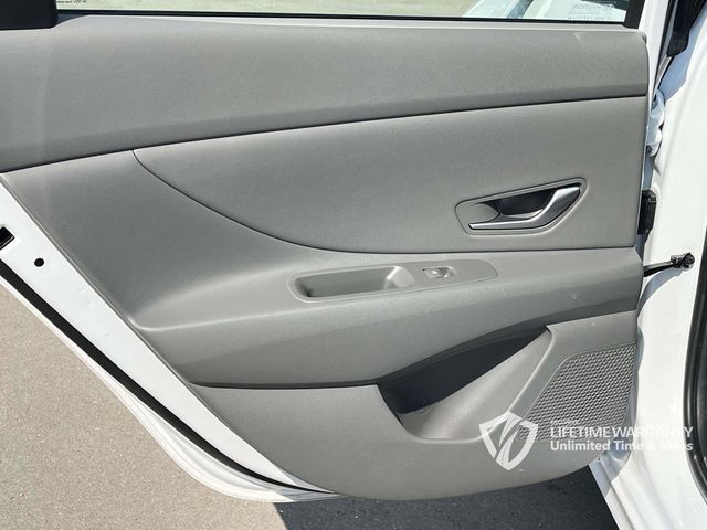Certified 2025 Hyundai Elantra SEL FWD image 18