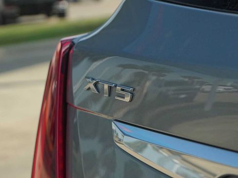 Used 2023 Cadillac XT5 Premium Luxury FWD image 8