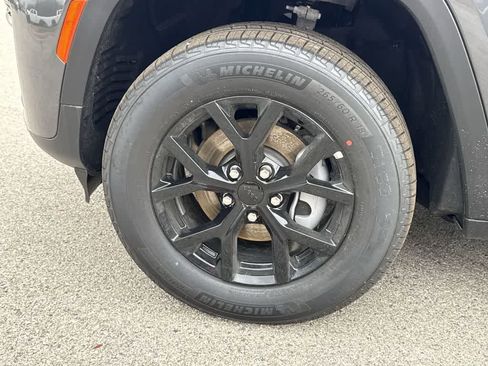 New 2026 Jeep Grand Cherokee Altitude RWD image 9
