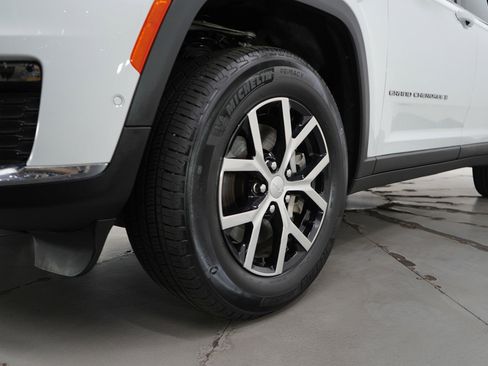 Used 2024 Jeep Grand Cherokee L Limited w/ Luxury Tech Group II image 23