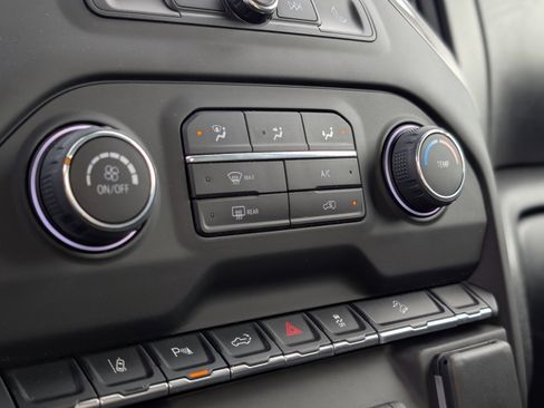 Used 2024 Chevrolet Silverado 2500 Custom w/ Custom Value Package image 19