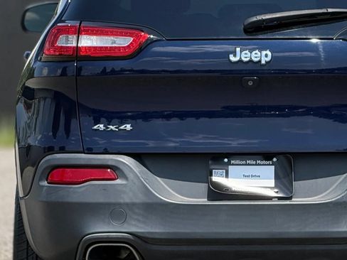 Used 2016 Jeep Cherokee Latitude AWD/4WD image 13