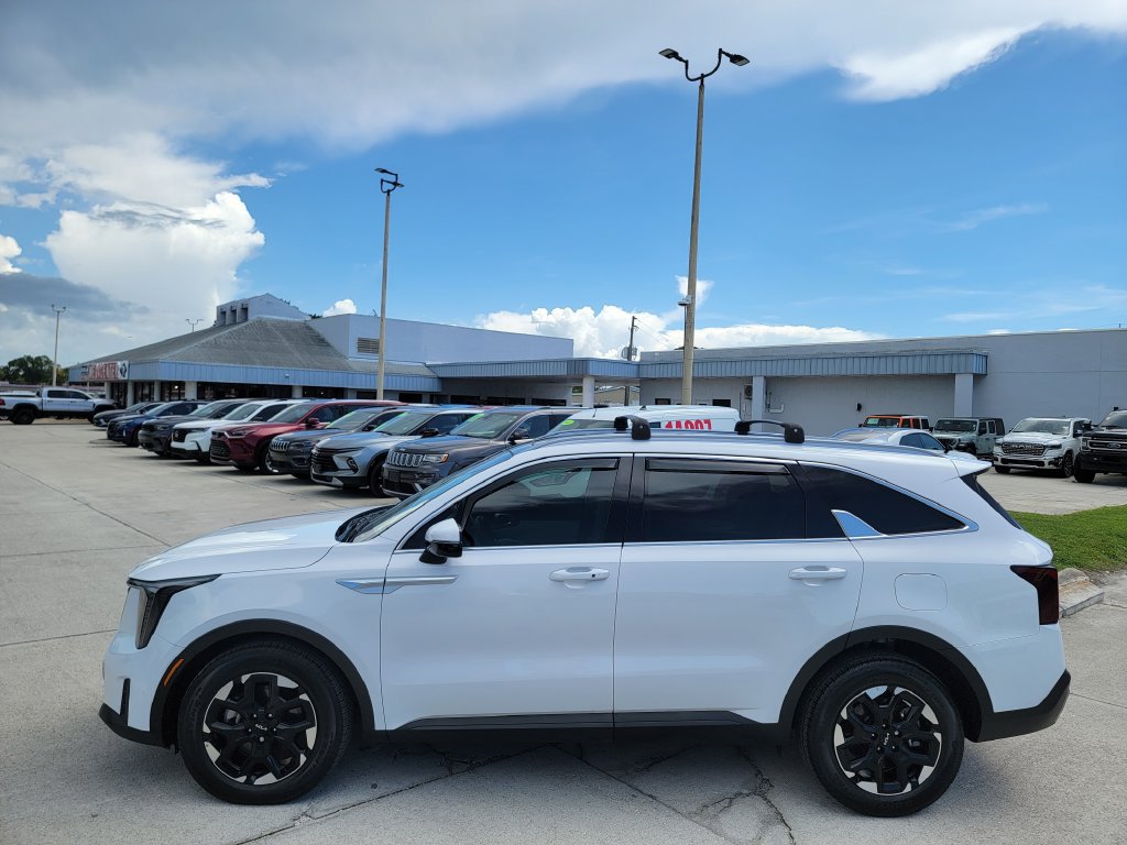 Used 2026 Kia Sorento S w/ S Panoramic Sunroof Package FWD image 7