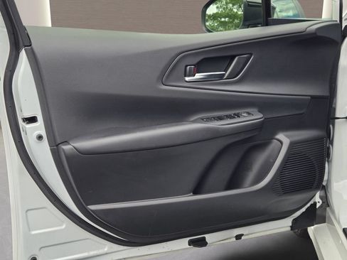Used 2025 Toyota Prius FWD image 21