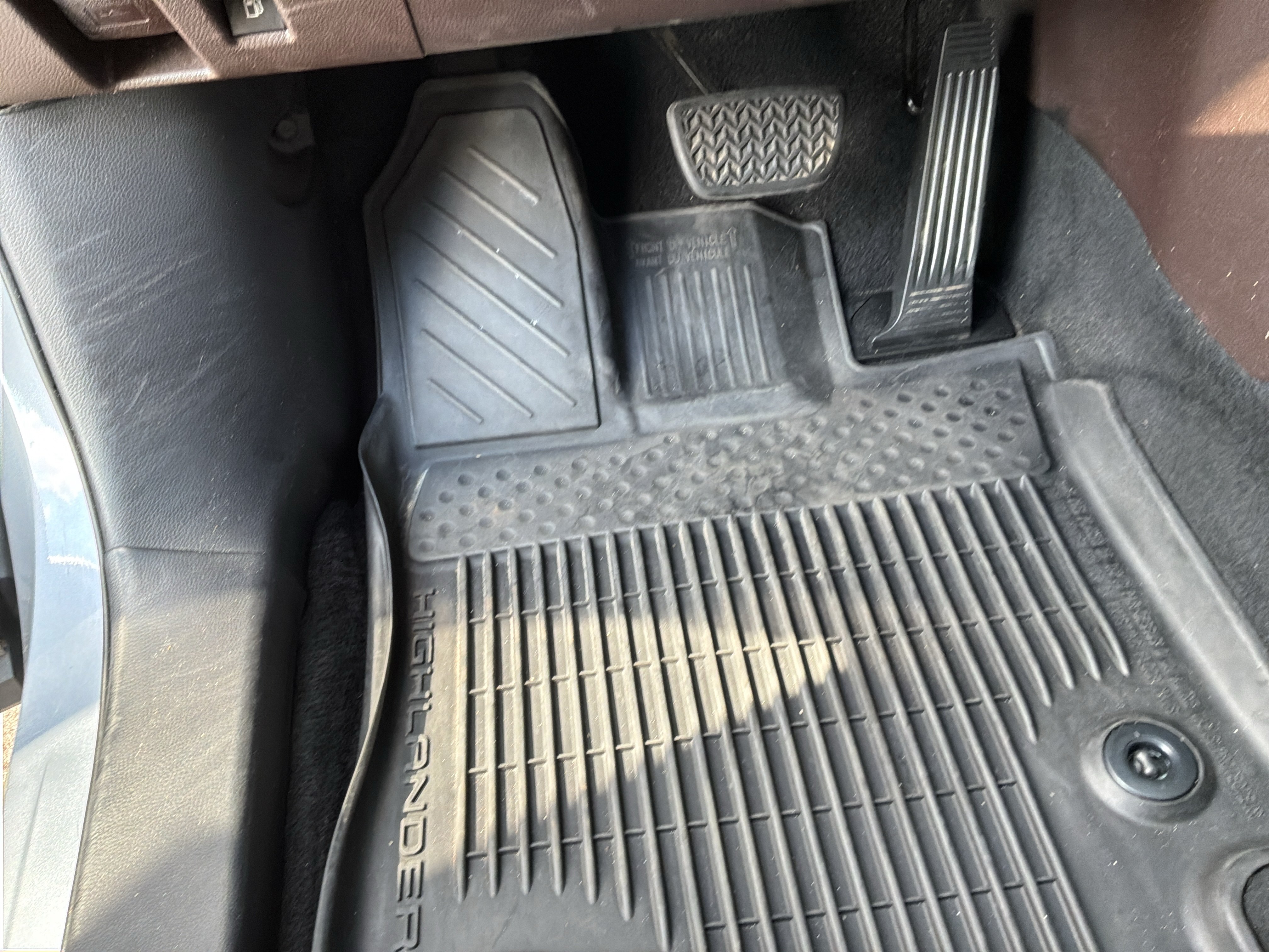 Used 2021 Toyota Highlander XLE FWD image 17