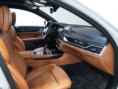 Used 2020 BMW 750i xDrive image 36