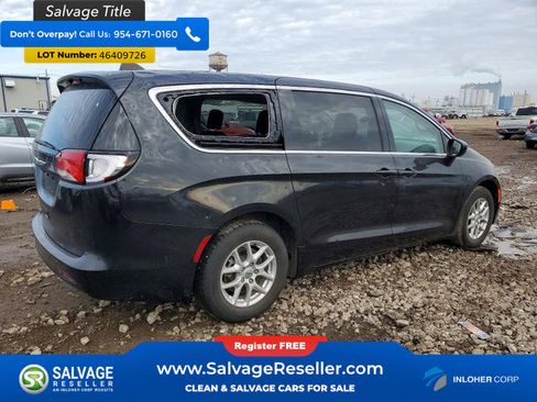 Used 2022 Chrysler Voyager LX image 4