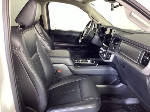 Used 2024 Ford Expedition XLT AWD/4WD image 9