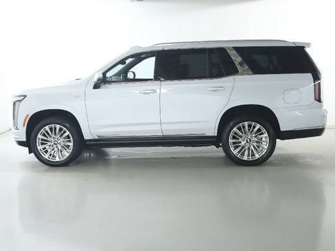 Used 2026 Cadillac Escalade Luxury w/ LPO, Floor Liner Package AWD/4WD image 44