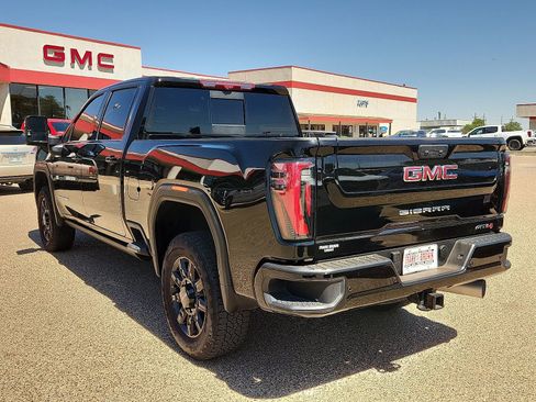 Used 2025 GMC Sierra 2500 AT4 w/ Technology Package AWD/4WD image 3